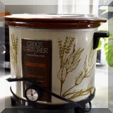 K04. Crock Watcher crock pot. 